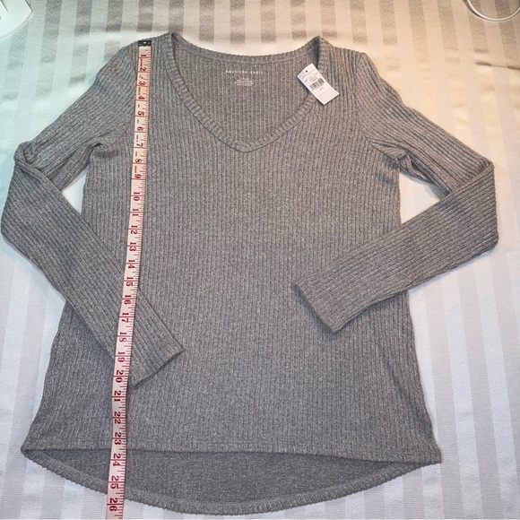 American Eagle Outfitters Light Gray Ribbed V-Neck Long Sleeve Top Sz S NWT SOFT - Picture 6 of 11